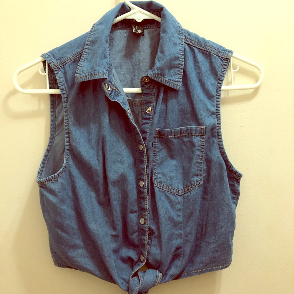 Sleeveless denim button up